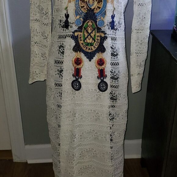 Long sleeve white lace dress - Picture 3 of 6